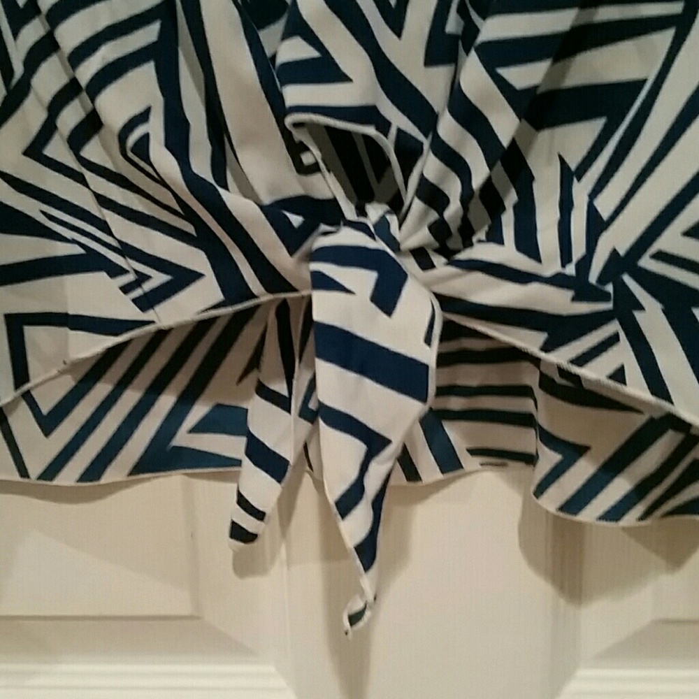 Geometric Patterned Blouse - Picture 5 of 5